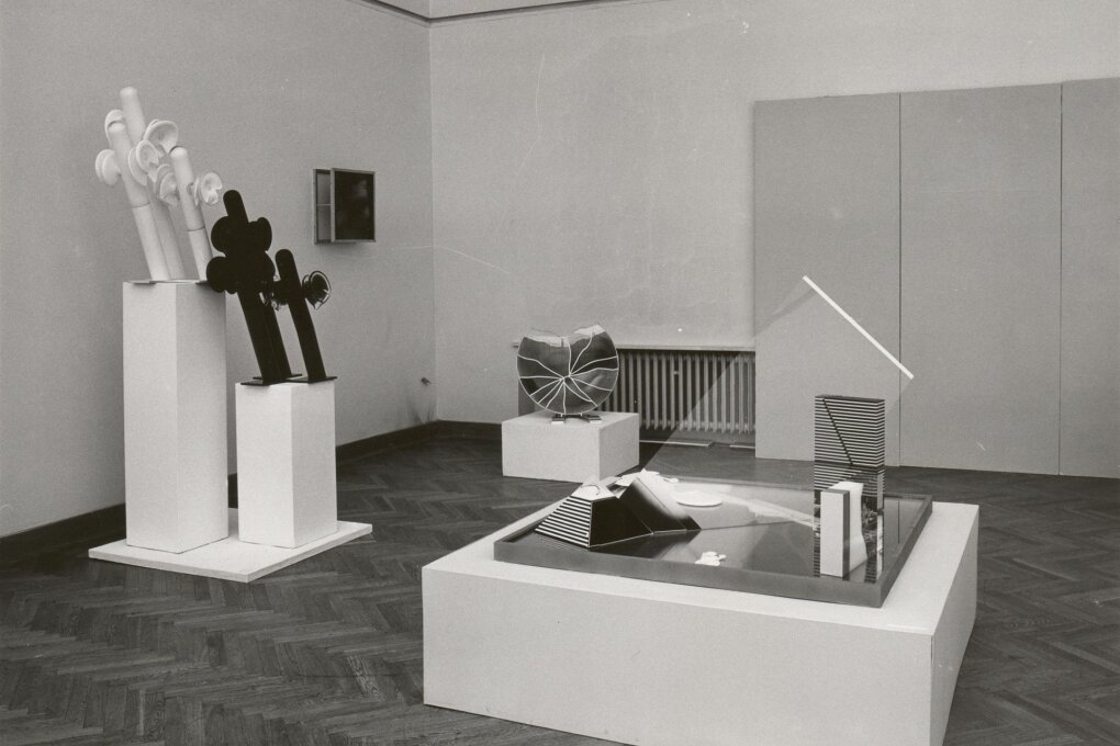 Souvztažnosti. Skleněná plastika a&nbsp;vitráže 1992